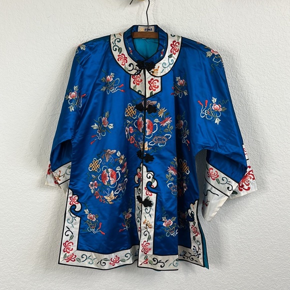 VTG Esme Silk Embroidered Mandarin Robe Jacket - Picture 2 of 9